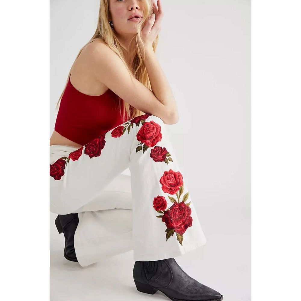 New Free People x Driftwood Farrah Embroidered Flare Jeans sz 26 White